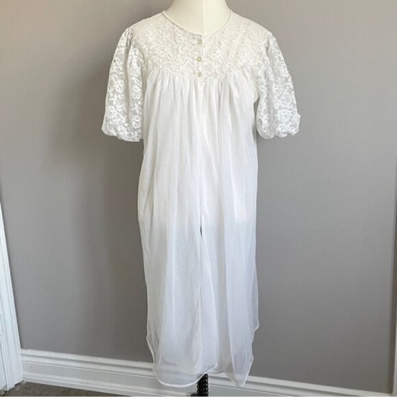 Vintage 60s White Double Layered Semi-Sheer Chiffon Robe Peignoir - M/L - Picture 2 of 12